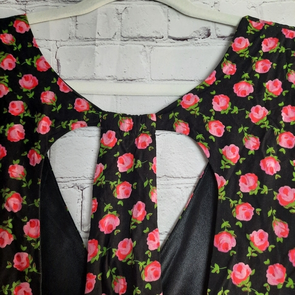 TOBI Black Red Floral Print Mini Dress Size M - Picture 4 of 15